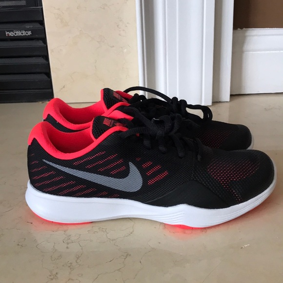 nike women's city cross trainer
